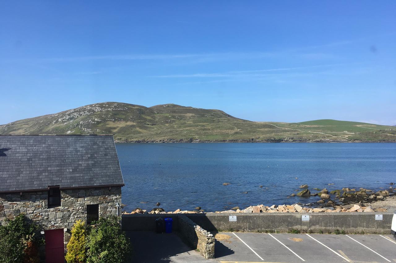 The Pier Bar , Cleggan B&B 외부 사진
